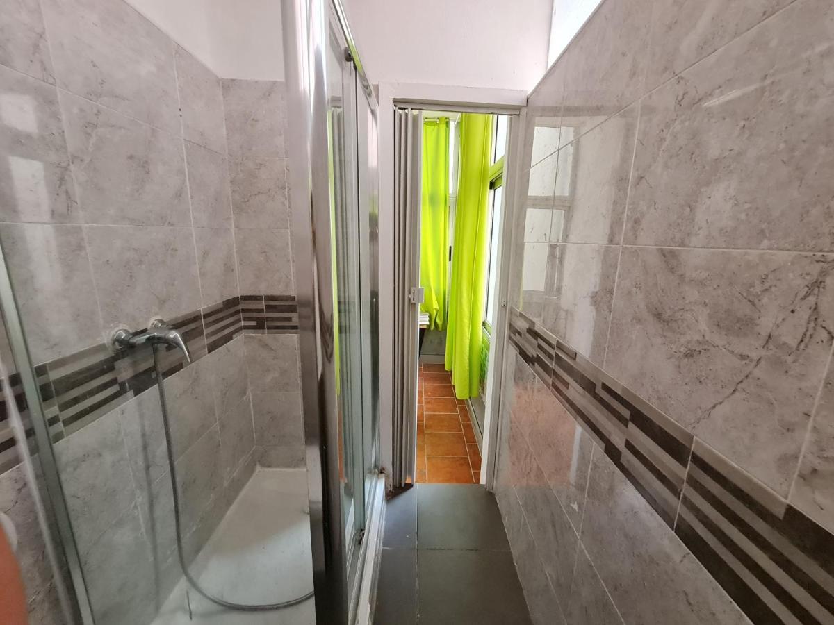 Shangri-La Hostel Anjos Bed & Breakfast Lisbon