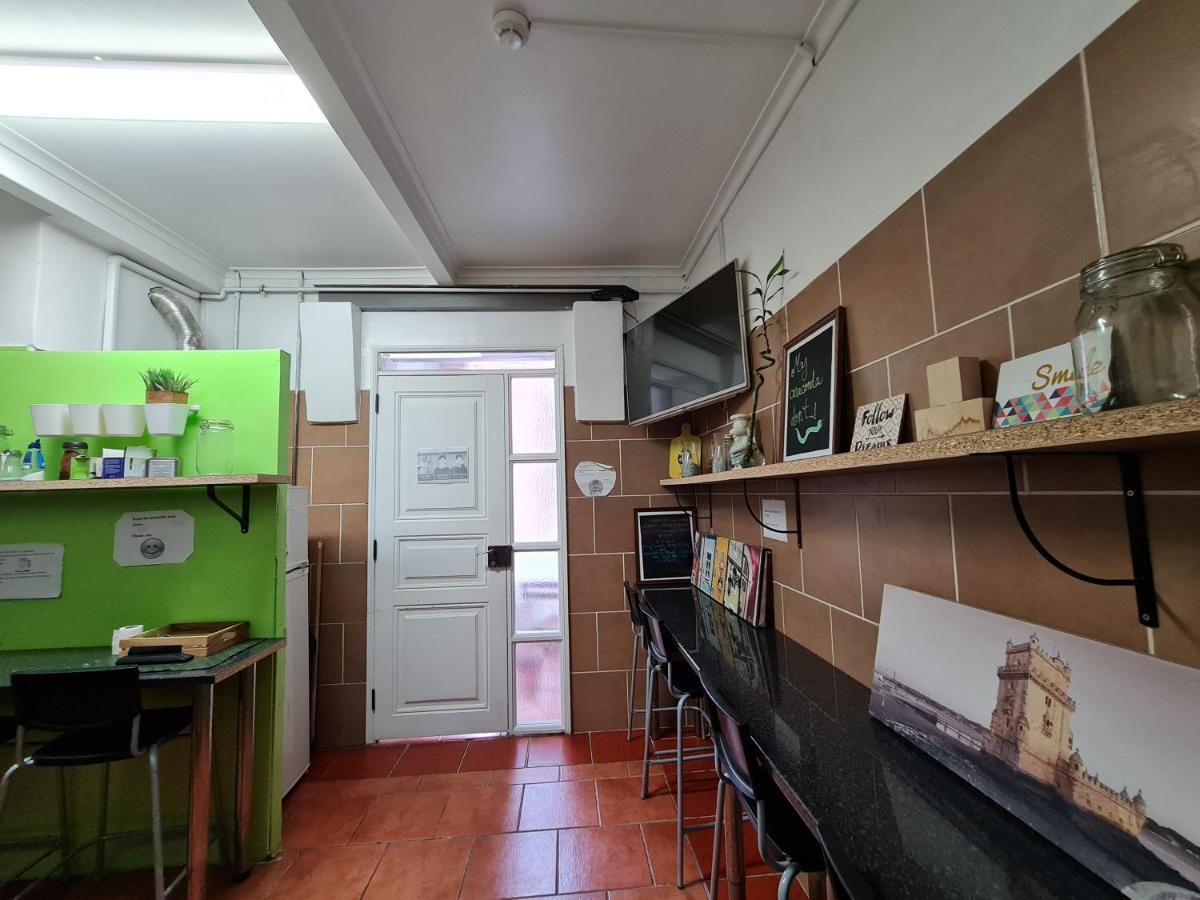 Bed & Breakfast Shangri-La Hostel Anjos 2*