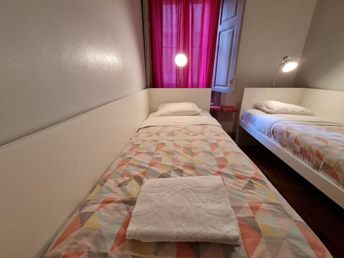 Shangri-La Hostel Anjos Bed & Breakfast 2*