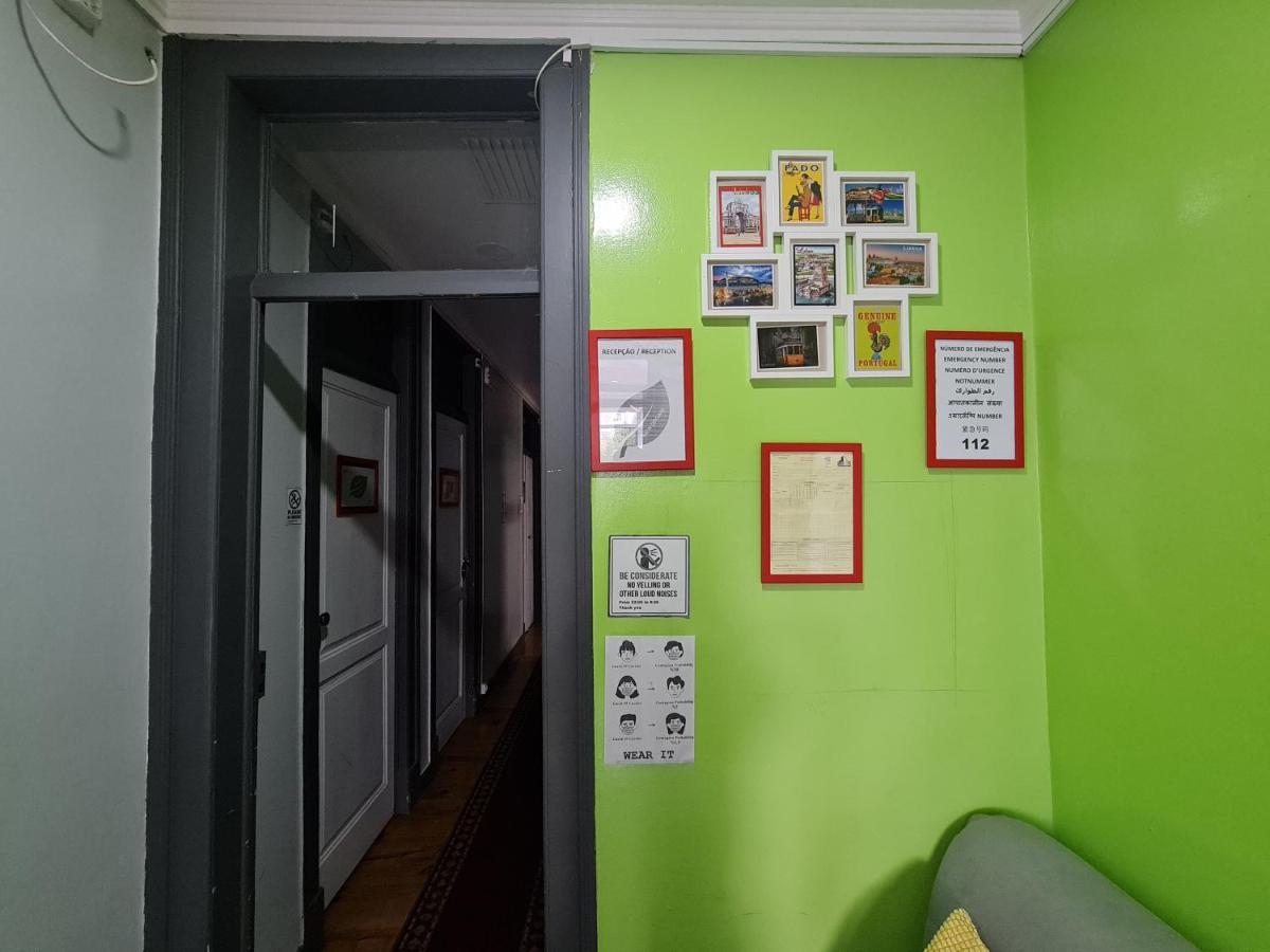 Shangri-La Hostel Anjos Bed & Breakfast 2*