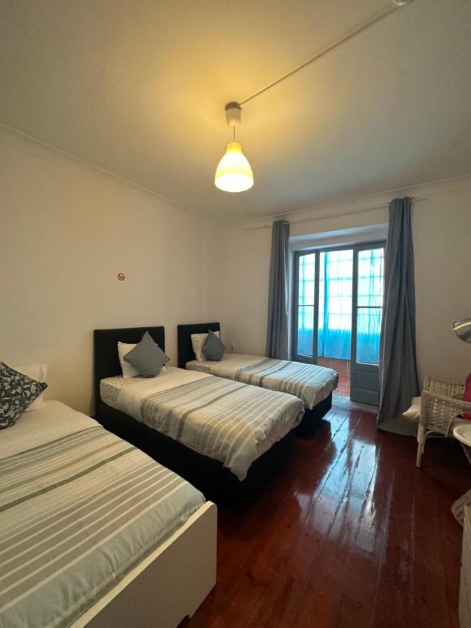 Bed & Breakfast Shangri-La Hostel Anjos 2*